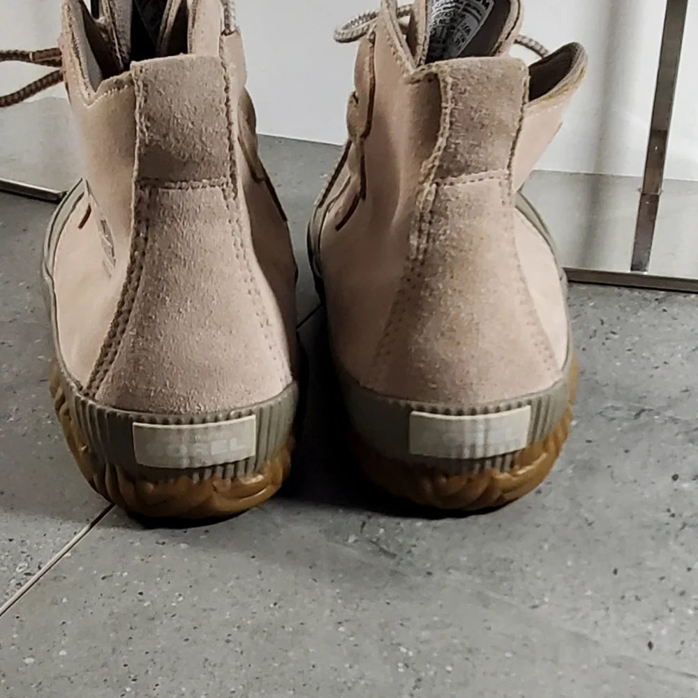Sorel Women's Taupe and Khaki Winter Boots